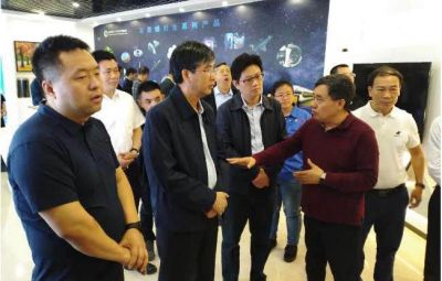 江門市政府領(lǐng)導(dǎo)及企業(yè)家一行到公司考察
