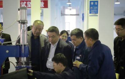市政府市長賈君一行到公司視察