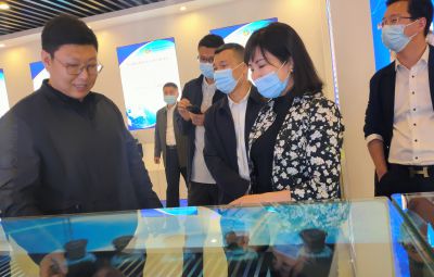 市政協(xié)副主席、市工商聯(lián)主席唐世云到寶泰隆走訪調(diào)研