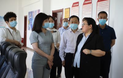 市政協(xié)副主席，市工商聯(lián)主席唐世云蒞臨寶泰隆開展石墨烯新材料專題調(diào)研座談